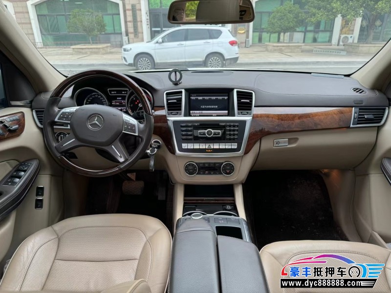 13年奔驰GL轿车抵押车出售