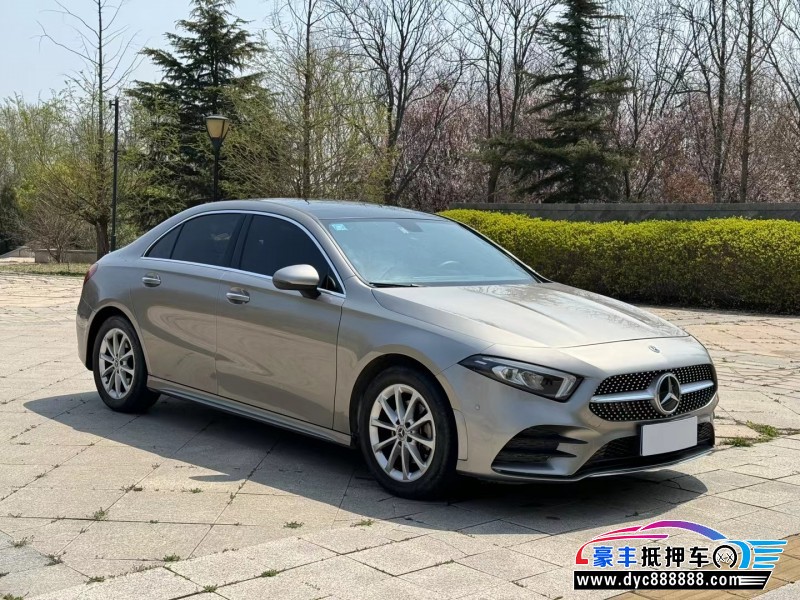 21年奔驰A轿车抵押车出售