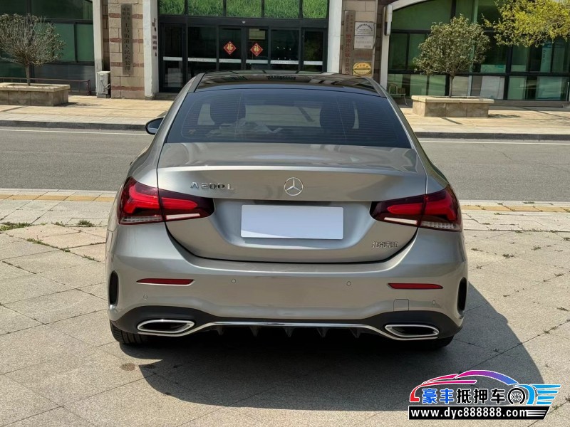 21年奔驰A轿车抵押车出售