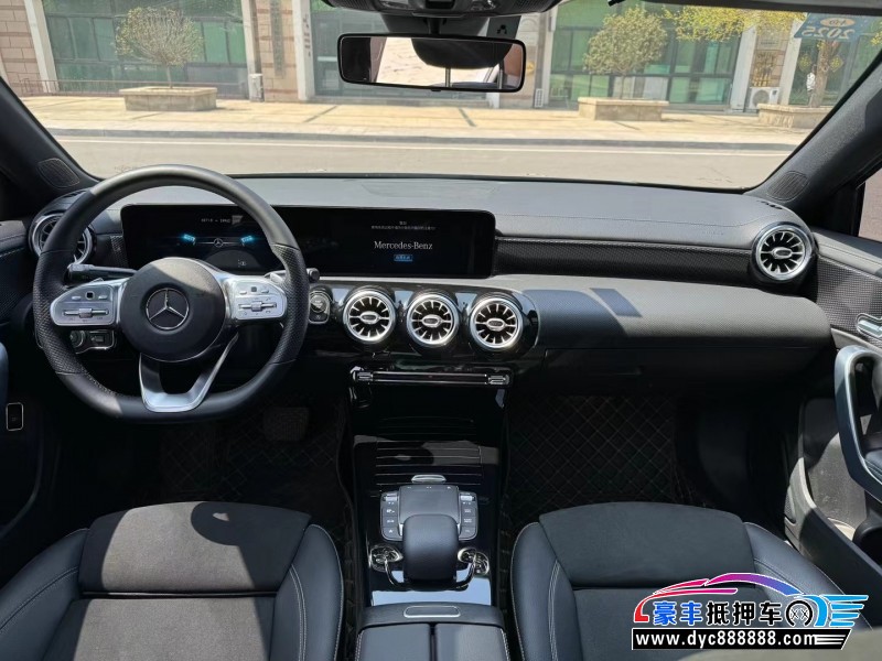 21年奔驰A轿车抵押车出售