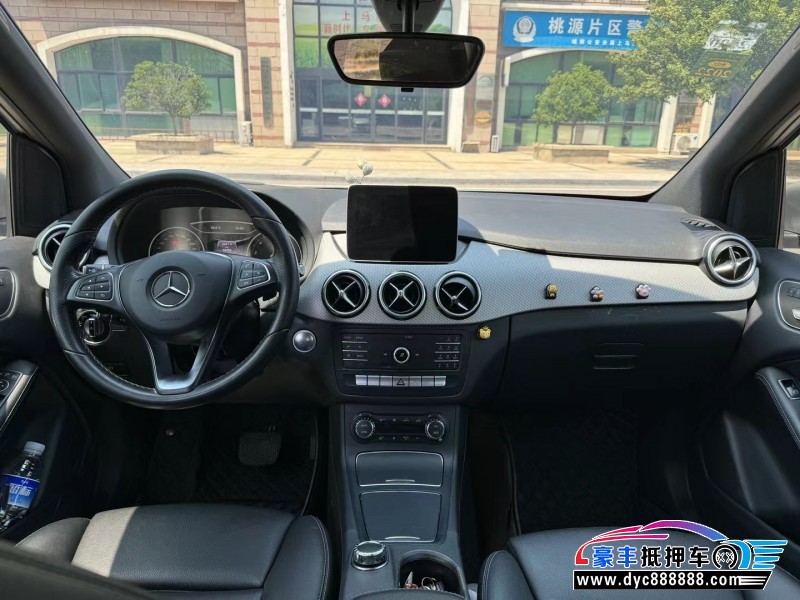 18年奔驰B轿车抵押车出售