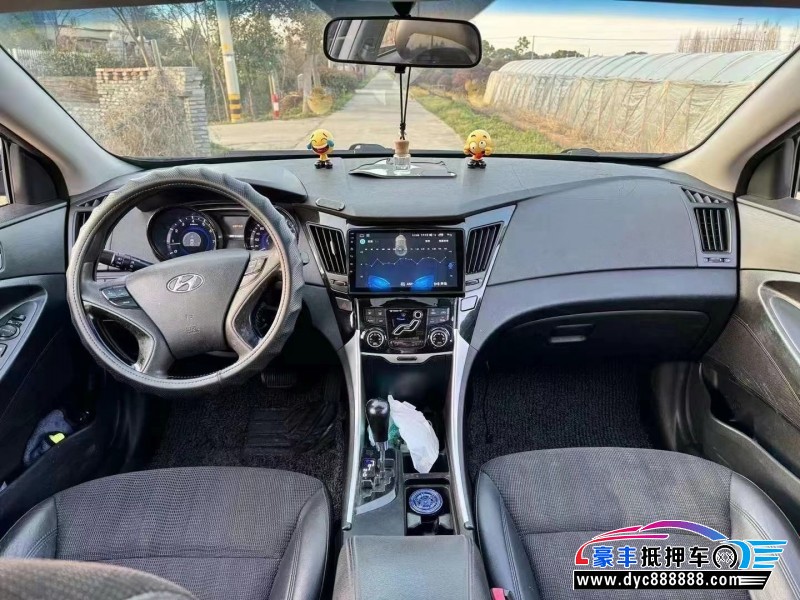 13年现代索纳塔轿车抵押车出售