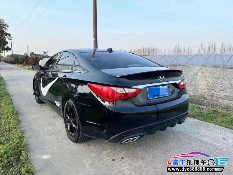 13年现代索纳塔轿车抵押车出售