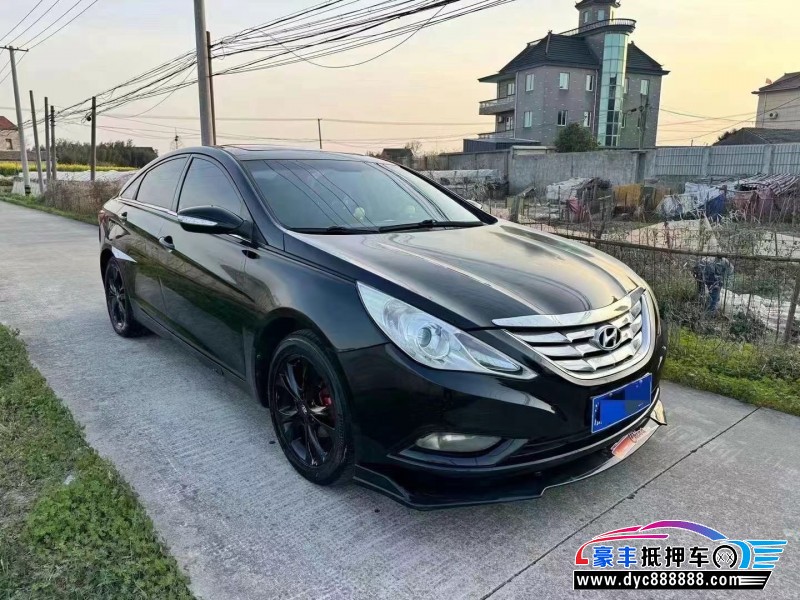 13年现代索纳塔轿车抵押车出售