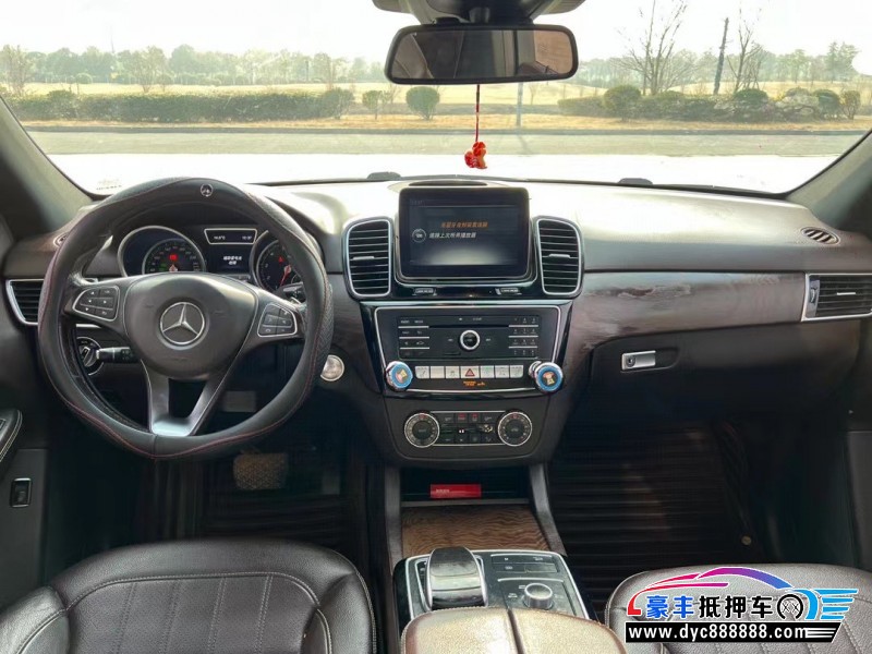 16年奔驰GLE轿车抵押车出售