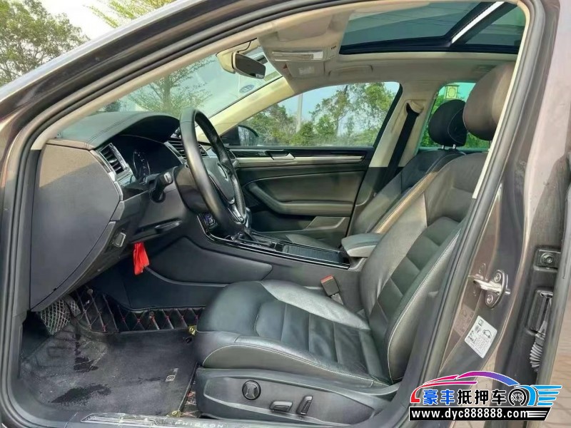 17年大众辉昂轿车抵押车出售