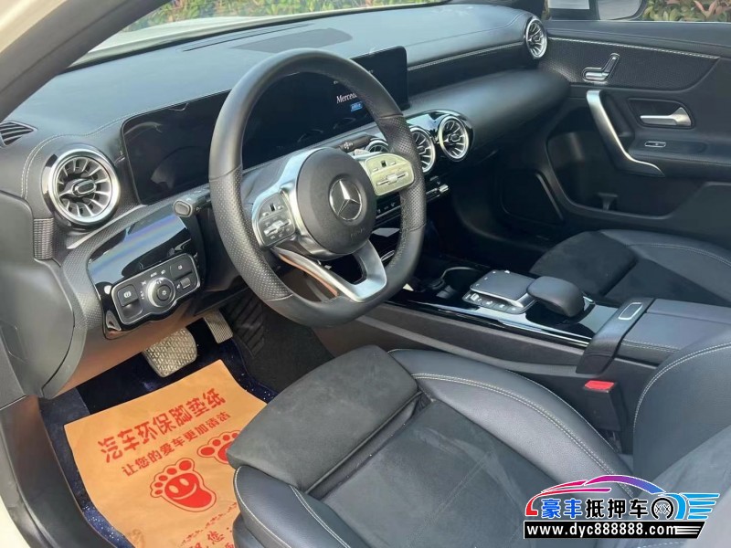 21年奔驰A轿车抵押车出售