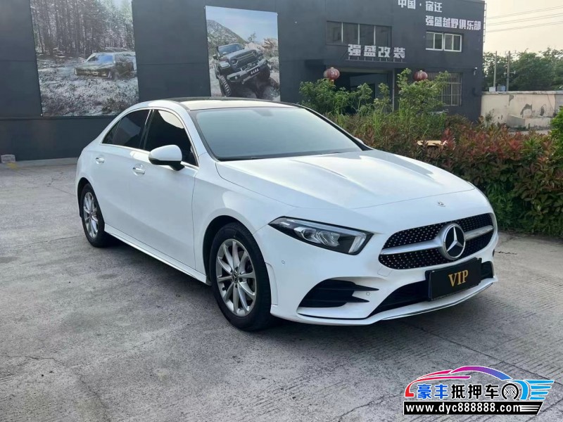 21年奔驰A轿车抵押车出售
