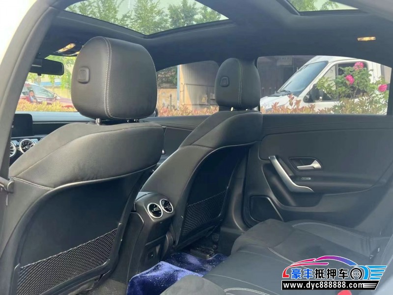 21年奔驰A轿车抵押车出售