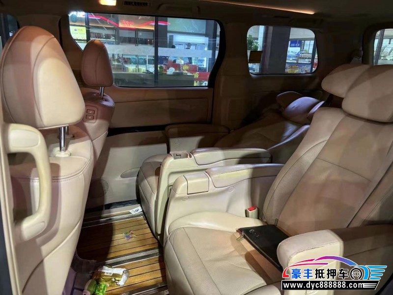 13年丰田埃尔法轿车抵押车出售