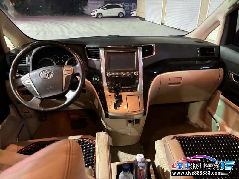 13年丰田埃尔法轿车抵押车出售