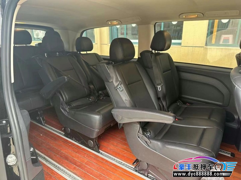 18年奔驰威霆轿车抵押车出售