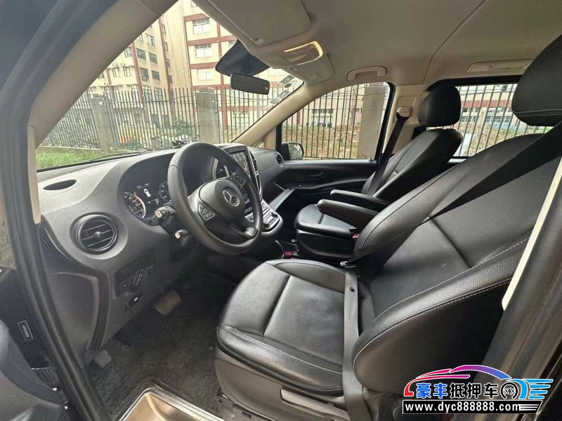 18年奔驰威霆轿车抵押车出售