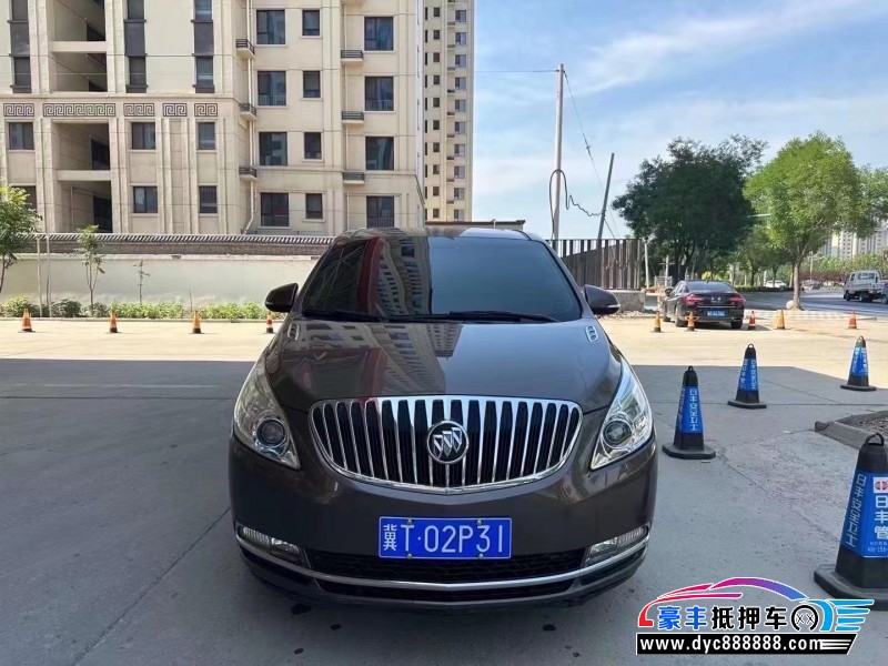 13年别克GL8轿车抵押车出售