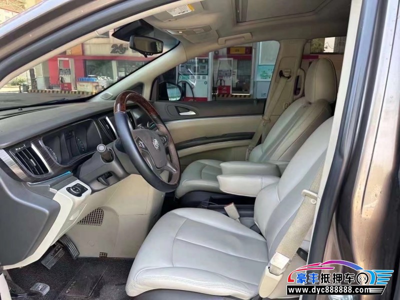 13年别克GL8轿车抵押车出售