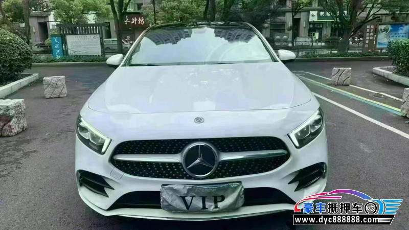 19年奔驰A轿车抵押车出售