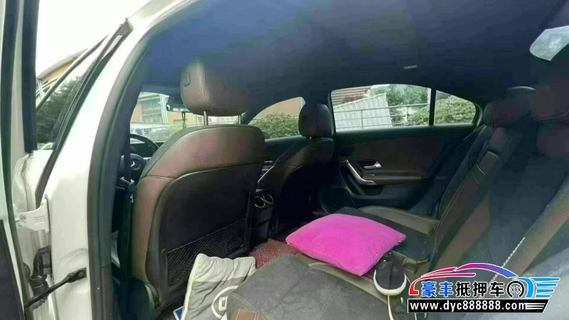 19年奔驰A轿车抵押车出售