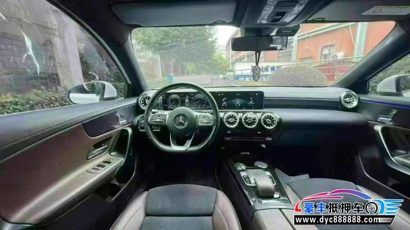 19年奔驰A轿车抵押车出售