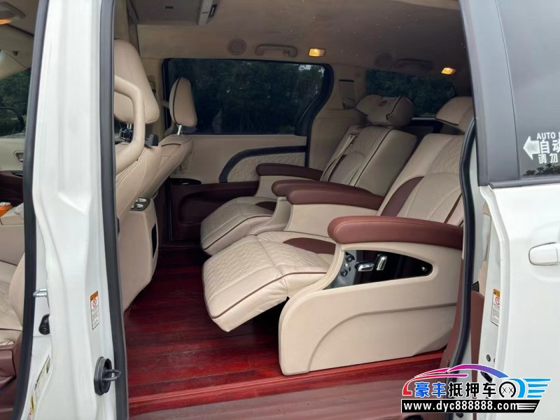 18年丰田塞纳轿车抵押车出售