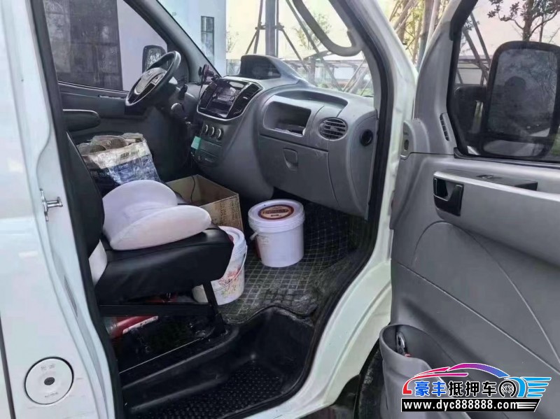 22年上汽大通V80轿车抵押车出售