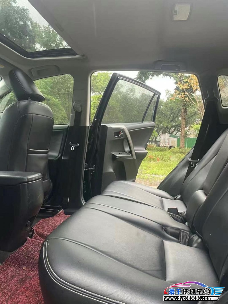 19年丰田RAV4轿车抵押车出售