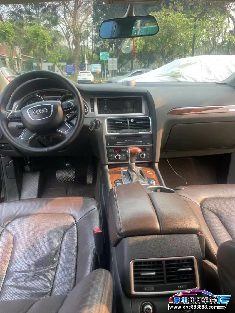 12年奥迪Q7轿车抵押车出售