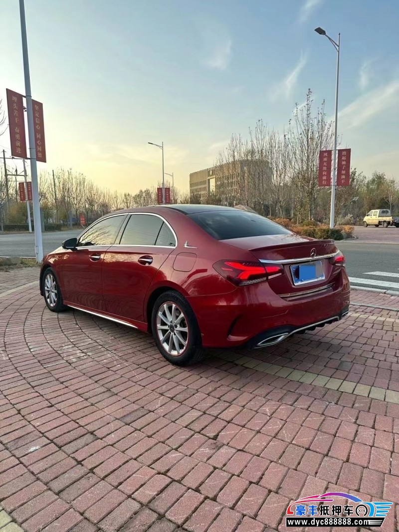 19年奔驰A轿车抵押车出售