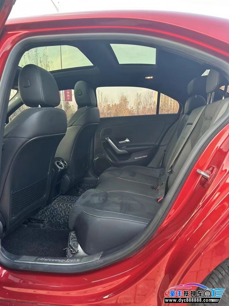 19年奔驰A轿车抵押车出售