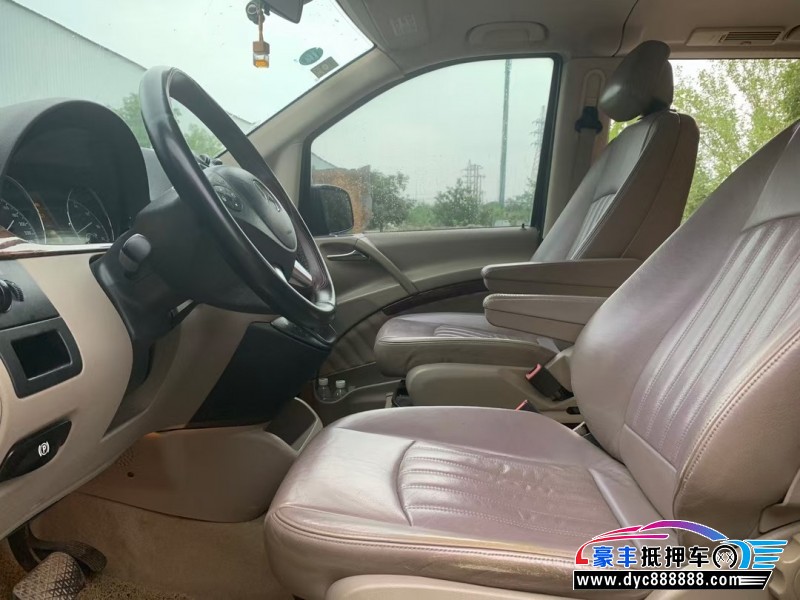 13年奔驰唯雅诺轿车抵押车出售