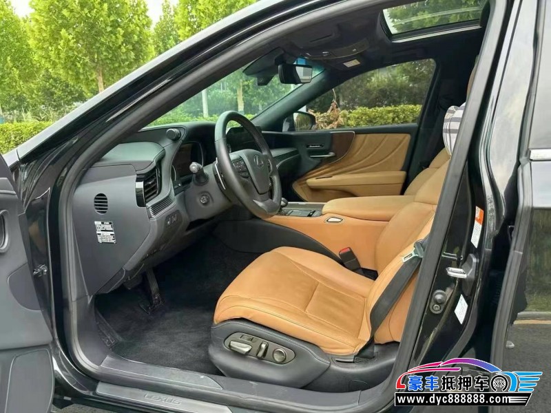 22年雷克萨斯LSSUV抵押车出售