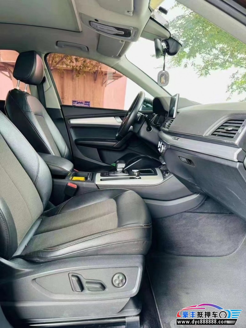 19年奥迪Q5轿车抵押车出售