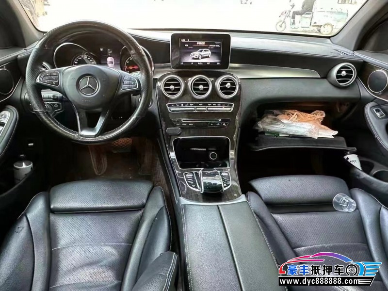 18年奔驰GLC轿车抵押车出售