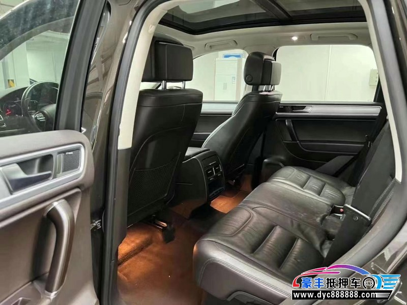 17年大众途锐轿车抵押车出售