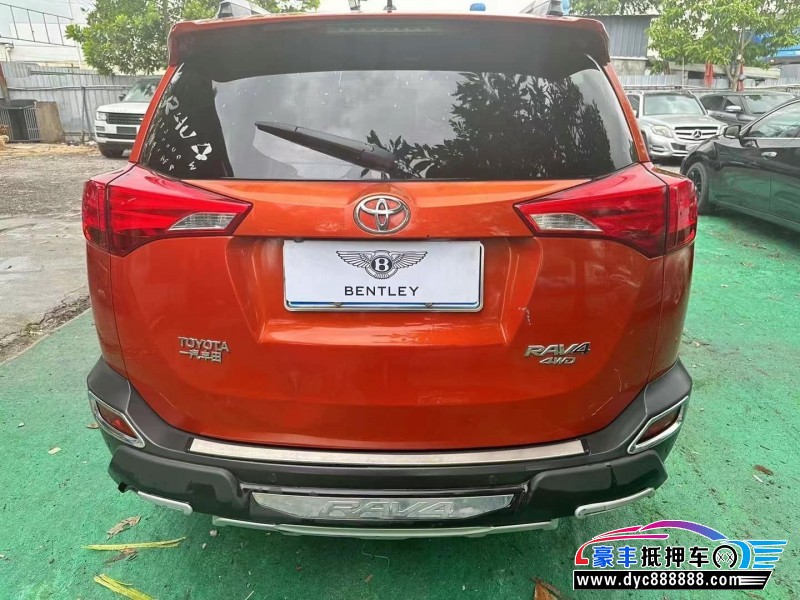 14年丰田RAV4轿车抵押车出售