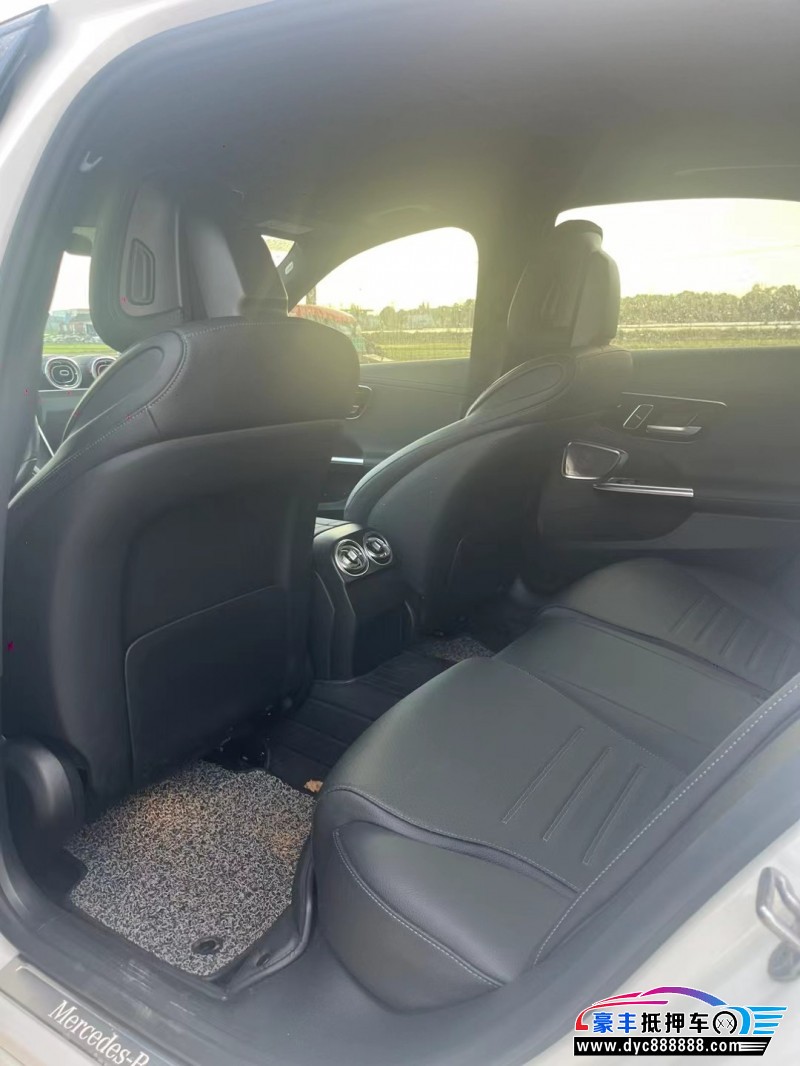 22年奔驰C轿车抵押车出售