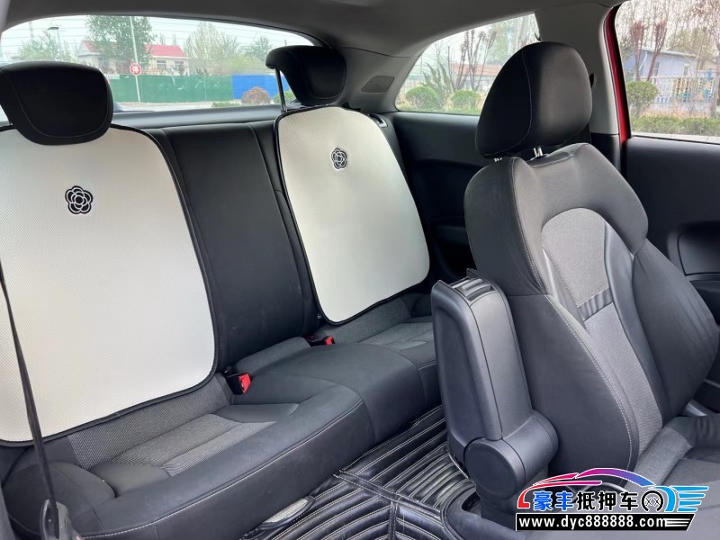 13年奥迪A1轿车抵押车出售