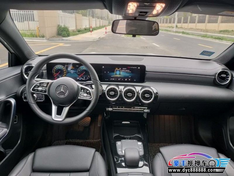 21年奔驰A轿车抵押车出售