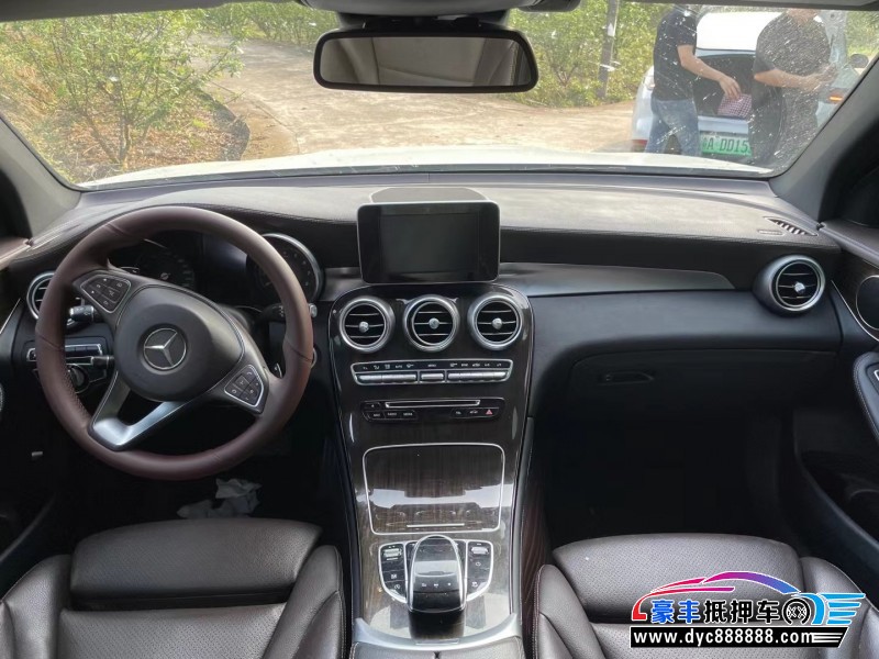 17年奔驰GLC轿车抵押车出售