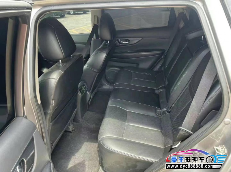 14年日产奇骏轿车抵押车出售