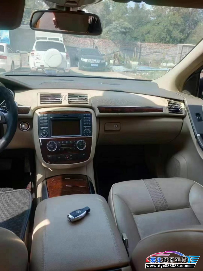 13年奔驰R轿车抵押车出售