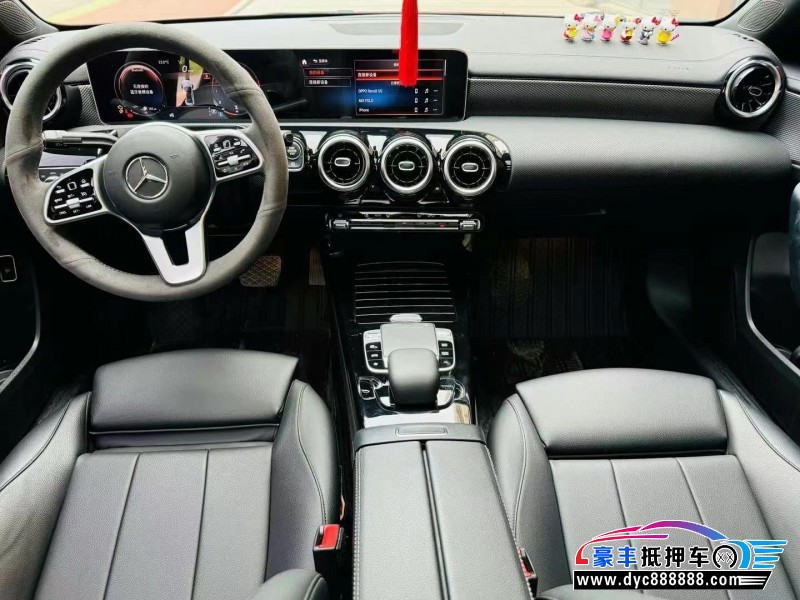 19年奔驰A轿车抵押车出售