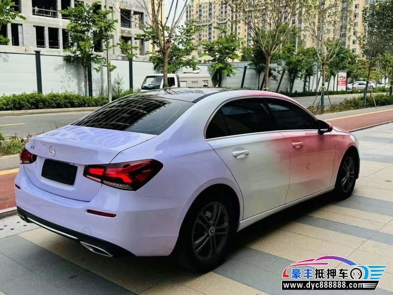 19年奔驰A轿车抵押车出售