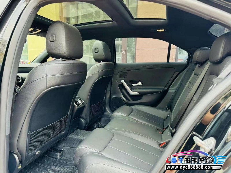 19年奔驰A轿车抵押车出售