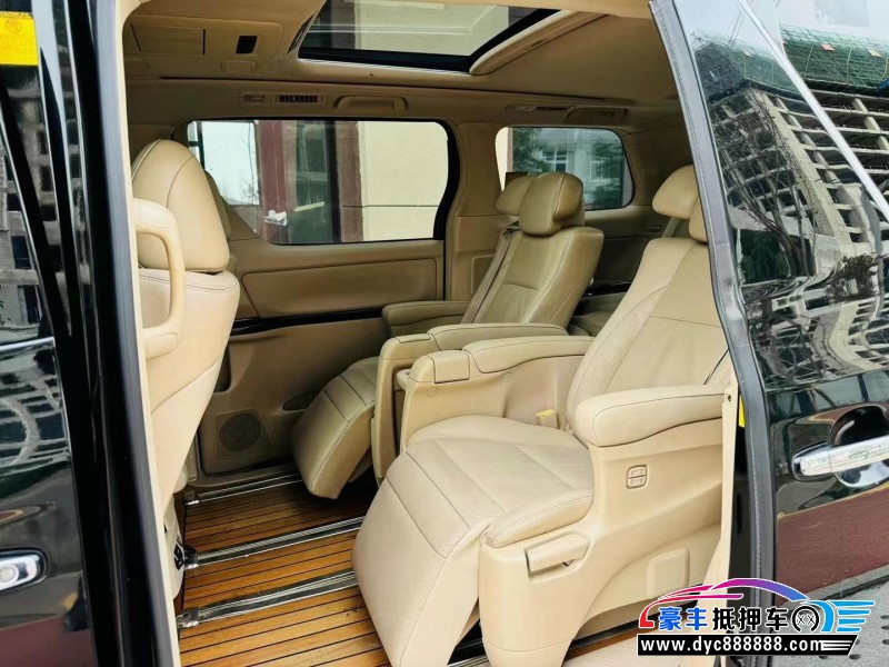 13年丰田埃尔法轿车抵押车出售