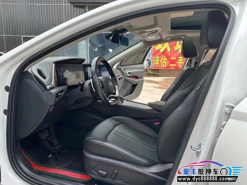 21年现代索纳塔轿车抵押车出售