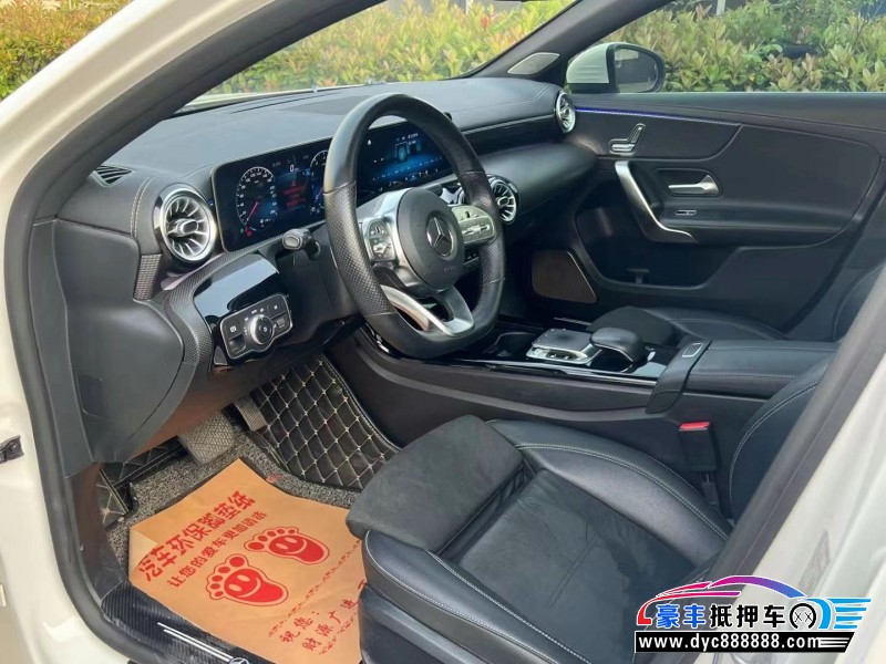 19年奔驰A轿车抵押车出售