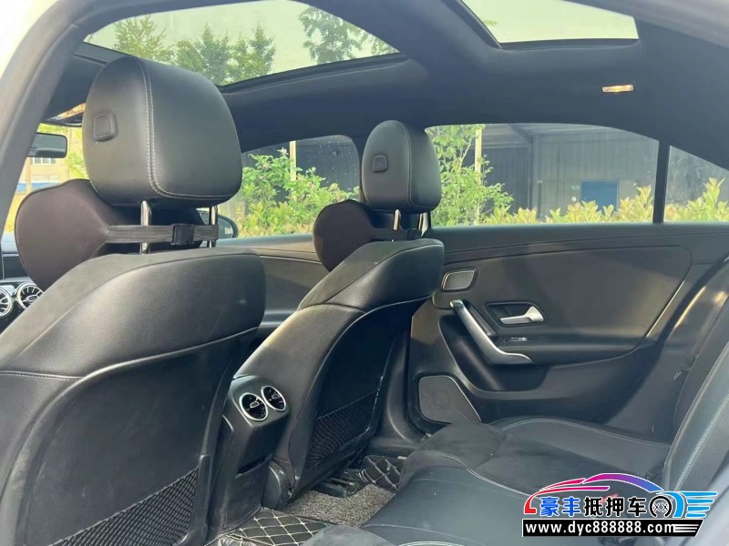 19年奔驰A轿车抵押车出售