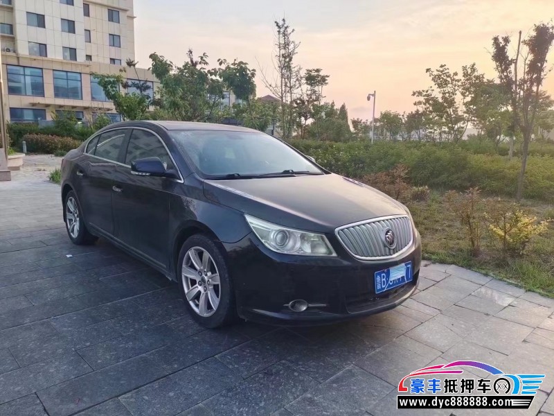 10年别克君越轿车抵押车出售