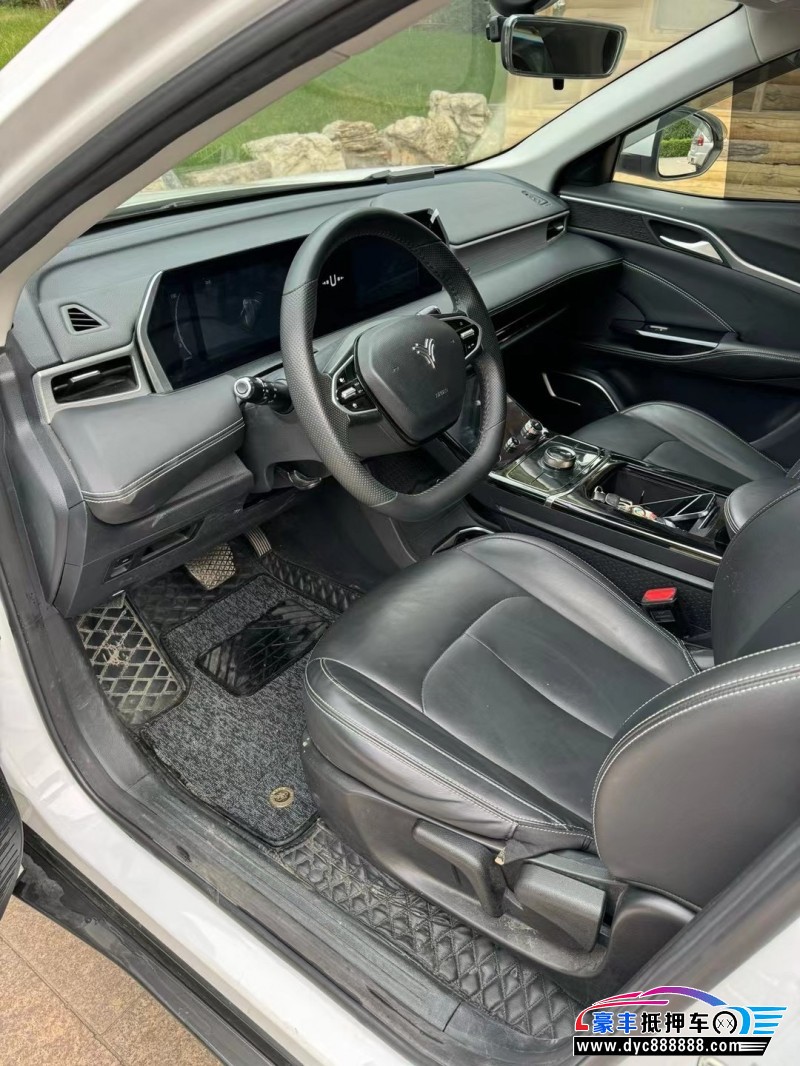 23年哪吒U轿车抵押车出售