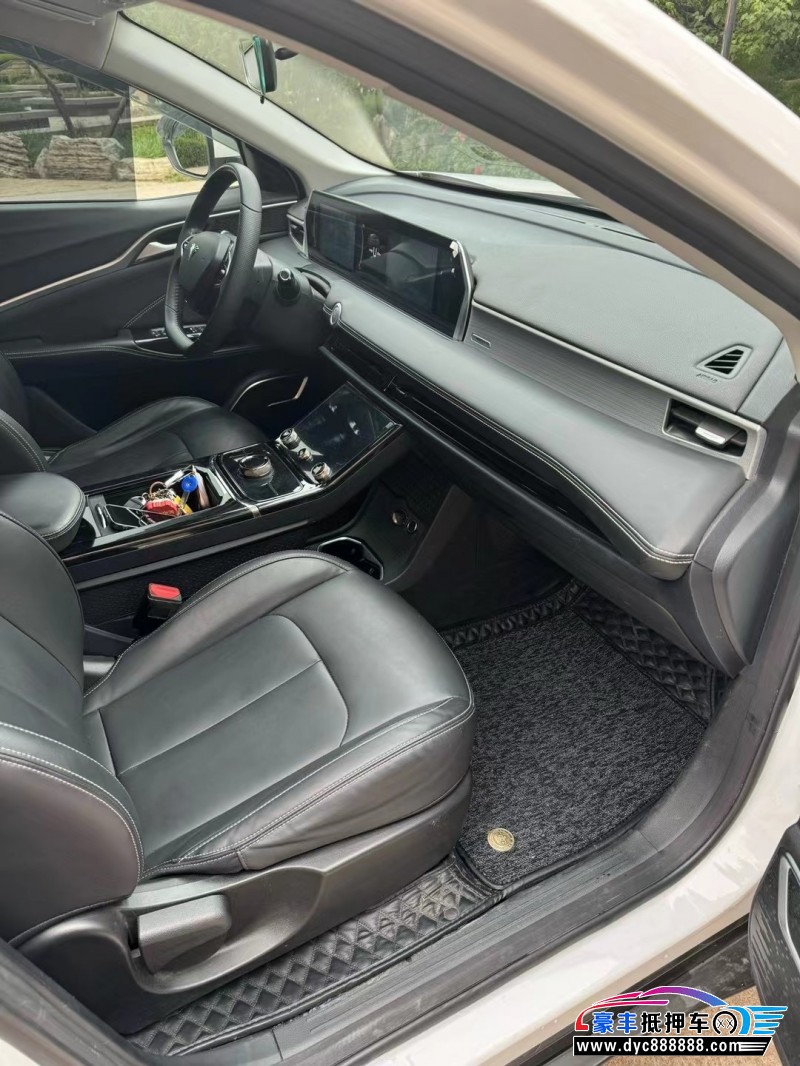 23年哪吒U轿车抵押车出售